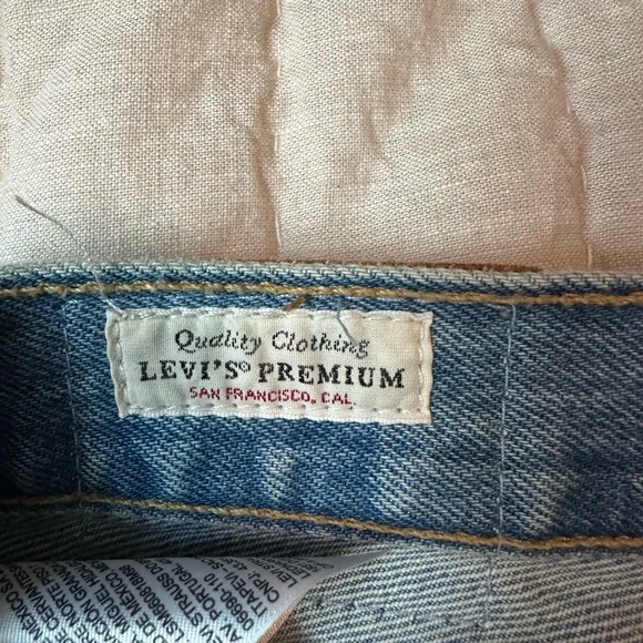 Levi’s Distressed Denim Blue Shorts - Picture 4 of 6